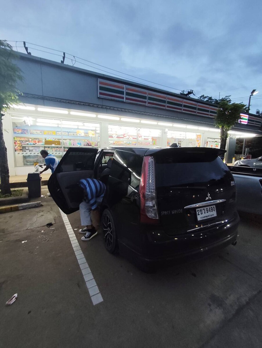  [b]บอกว่าฝนตกตลอดทาง[/b] :cheer: