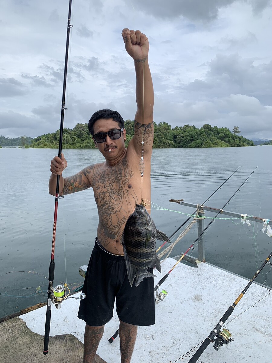  [b]บัสเตอร์ตัวงาม[/b] :cheer: