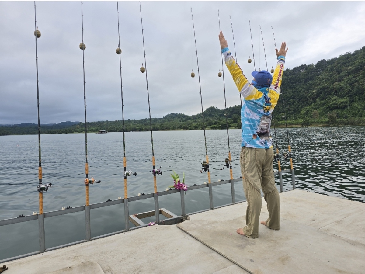  [b]พร้อมเสมอมาๆปลาใหญ่ๆ[/b] :cheer: