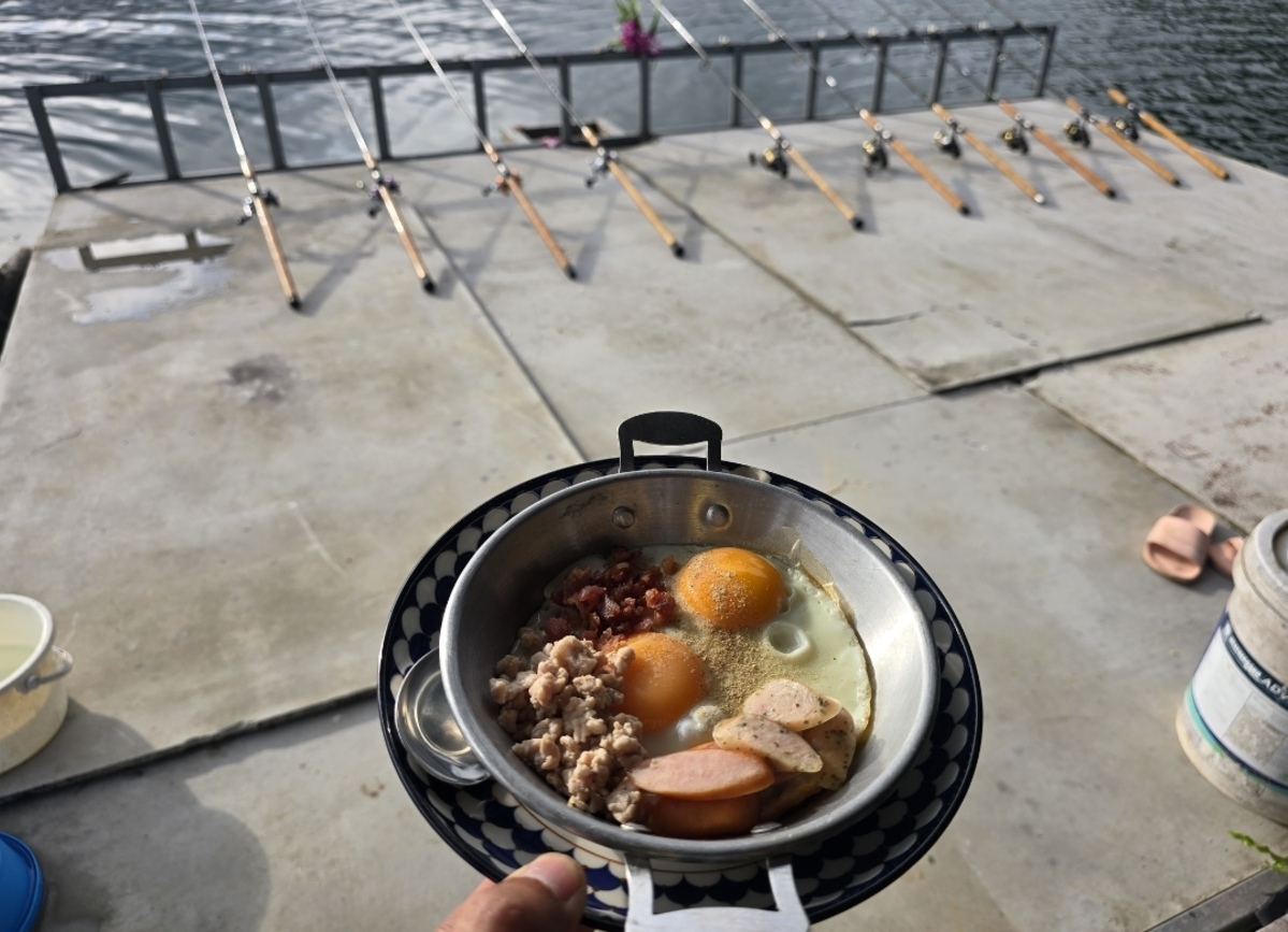  [b]มื้อเช้านักตกปลา[/b] :cheer: