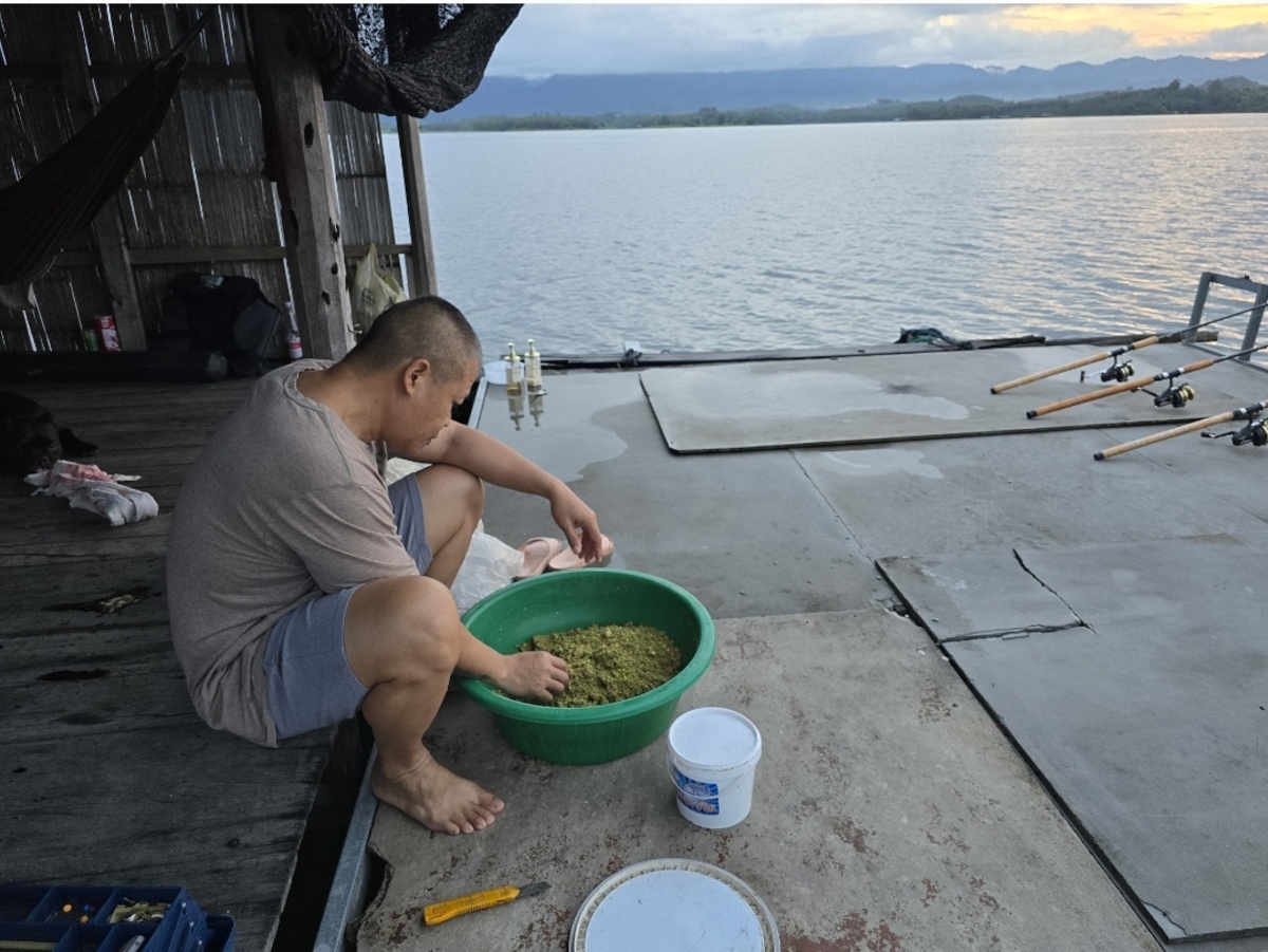  [b]เหยื่อค้างแต่มื้อคืนครับ[/b] :cheer: