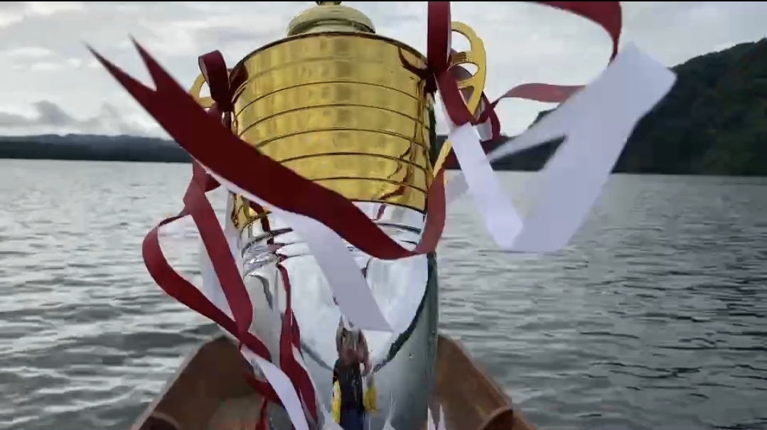  [b]จารย์รุจข้อคว่มว่ามาแจกรางวัล[/b] [i]