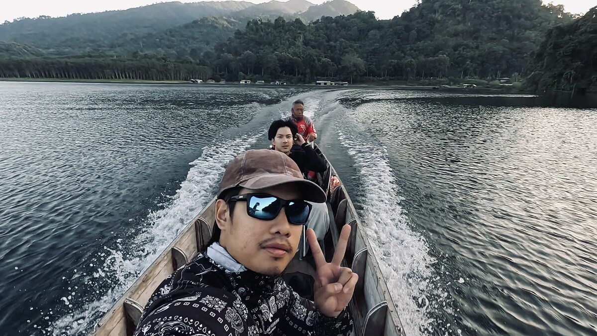 เรื่องไต๋เรือก็ต้องเป็น "ไต๋แร่ บ้านเรด้าห์ , น้าแร่" เช่นเดิม 
ปีนี้ผมได้มาหาตกปลากับแกน่าจะ 3-4 ค