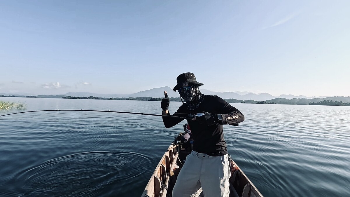 เราเลาะตีตามเกาะจม 2-3 เกาะ ก็เป็นบูมที่โดนก่อน 
ผมโล่งใจขึ้นมาเลยทีเดียว อย่างน้อยวันนี้บูมก็ไม่บอ