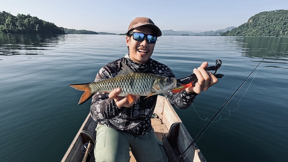 แต้มแรกของผม กับปลากระสูบหัวเกาะจม 
ขนาดยังไม่ใหญ่เท่าไหร่ แต่ก็เริ่มต้นวันได้ดี 