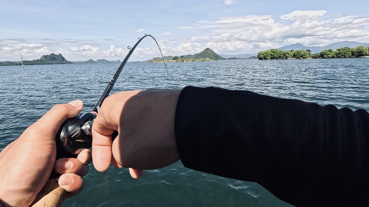 พอคลำเจอไลน์ที่ปลาอยู่ ตีซ้ำก็โดนอ