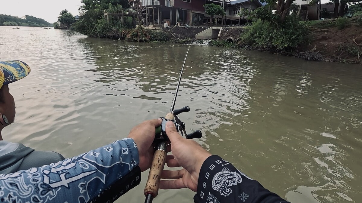 หลังจากนั้นเราก็พักกินข้าวหลบร้อน�