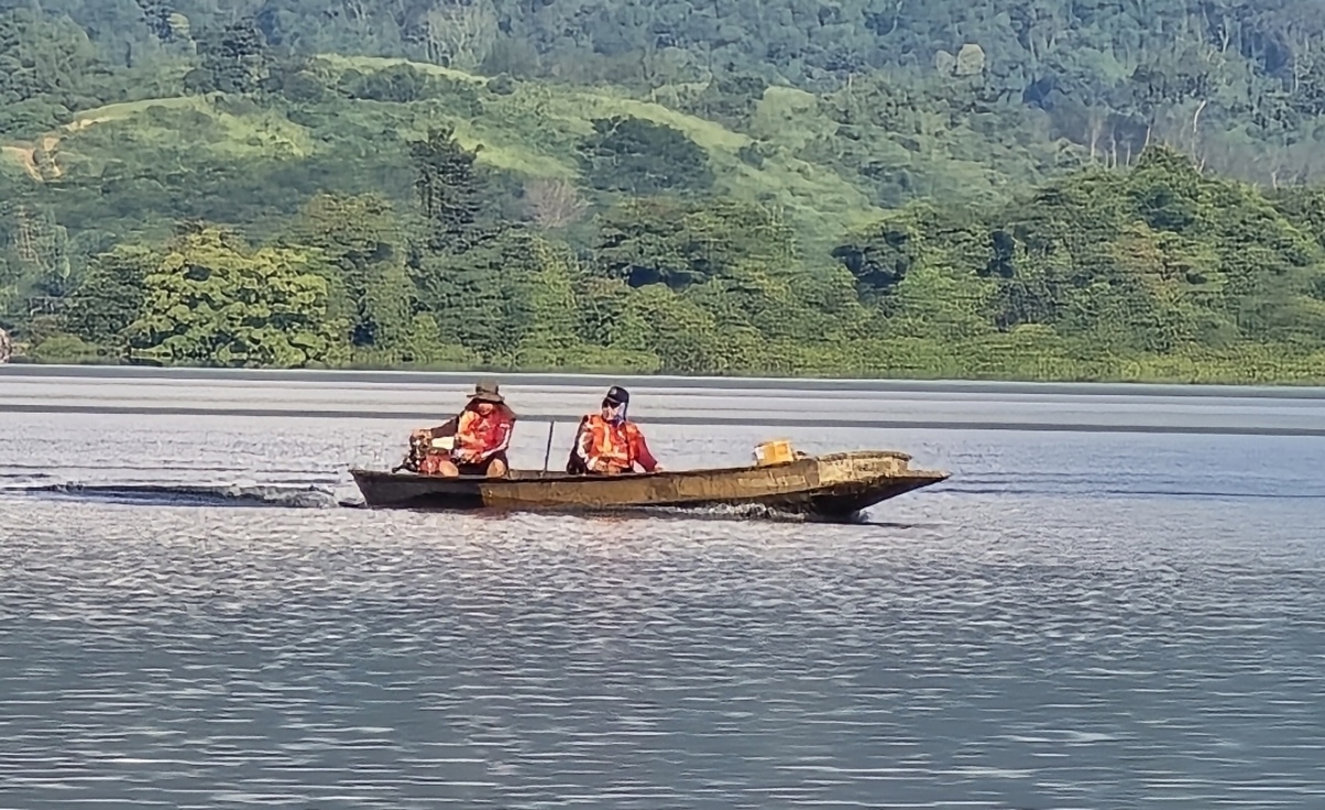   [b]เรือจารย์รุจเรานี้เอง[/b]