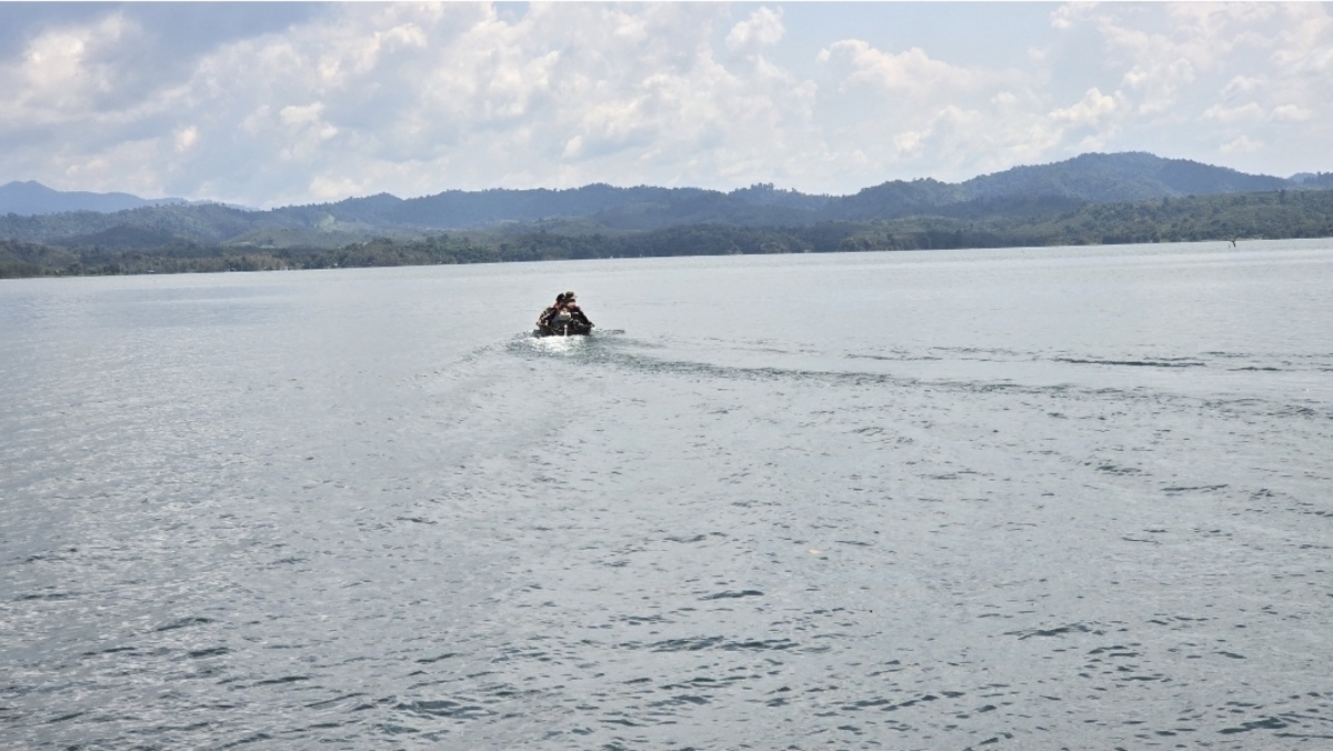  [b]เสียงเรือค่อยๆจางหายไป...ตามระยะห่างจากแพ[/b] :cheer: