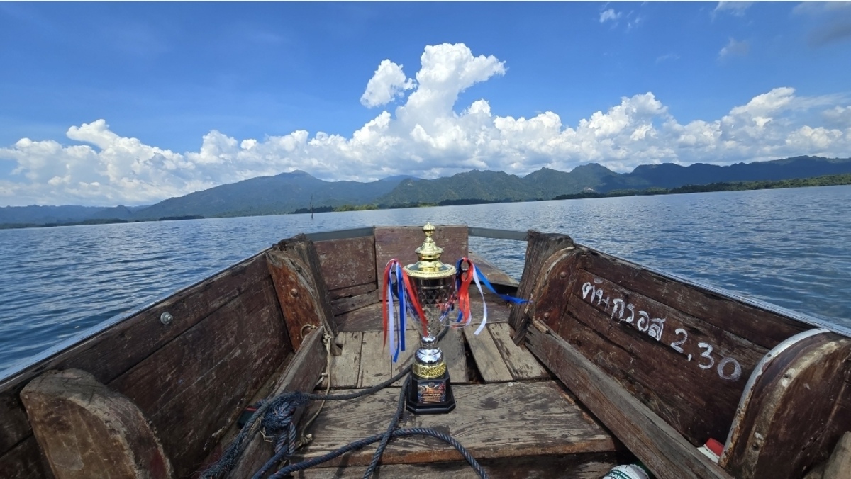  [b]เสียงเรือ...อันหนักแน่นเริ่มเร่งเครื่องจากผีมือการขับของไต๋ช้าง[/b] :cheer: