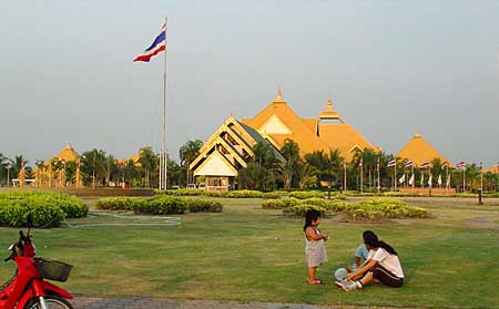 รายละเอียดในส่วนของพิพิธภัณฑ์การเกษตรเฉลิมพระเกียรติฯ
  เป็นสถานที่แสดงเรื่องราวการเกษตรของไทย ตั้ง