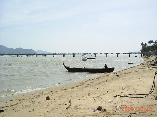 ที่หาดป่าตองหลายศพครับ