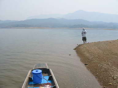 เรือผมมากันสามคน ตีลำบากพอสมควร