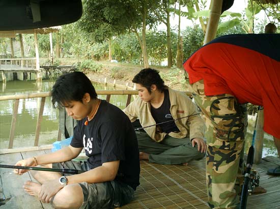 Fishing in VIETNAM 1 ( laos people )