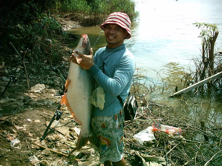 พายเรือไปตกปลาสวาย  ป่าสัก