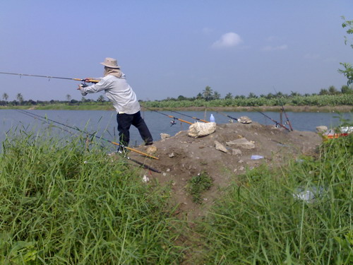 วันหยุดตรุษจีนไปตกปลาแถวนครปฐม