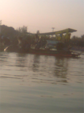 ล่องเรืออัมพวา เจอของดี . . . !!