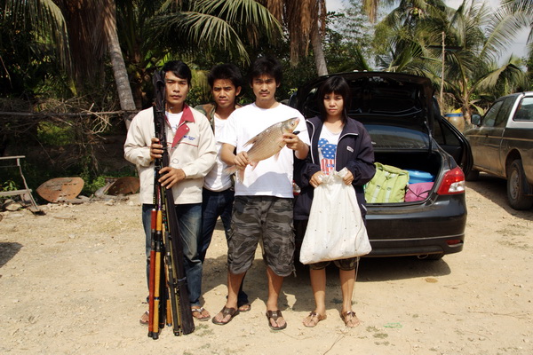 เรือนแพ fishing วันอาทิตย์นี้ล่ะคับ