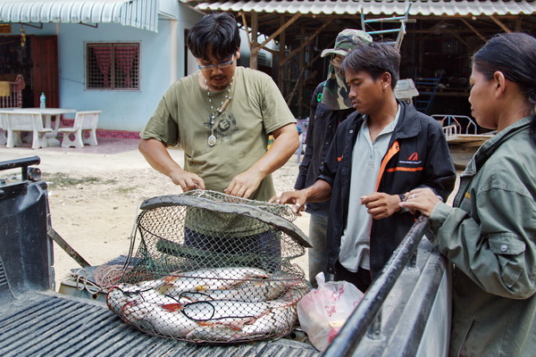 เรือนแพ fishing วันอาทิตย์นี้ล่ะคับ