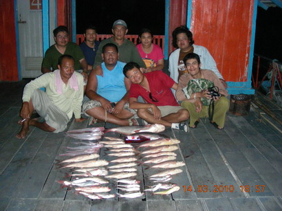 คนผักไห่และหอยขมไปเยือนเรือนแพ