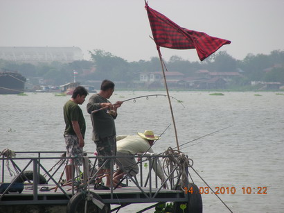 คนผักไห่และหอยขมไปเยือนเรือนแพ