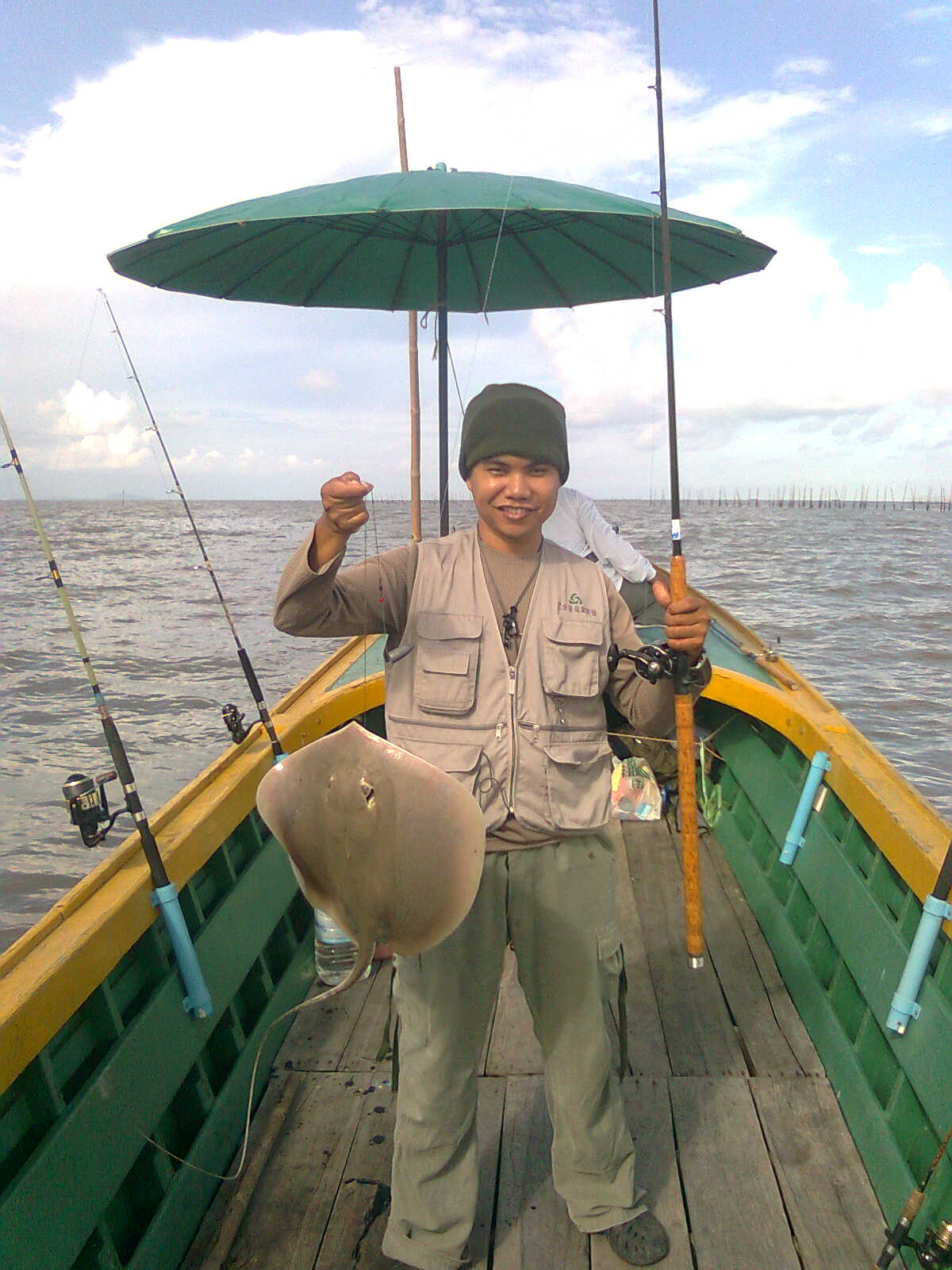พักผ่อนที่บางทรายกับน้องกระเบนที่น่ารัก