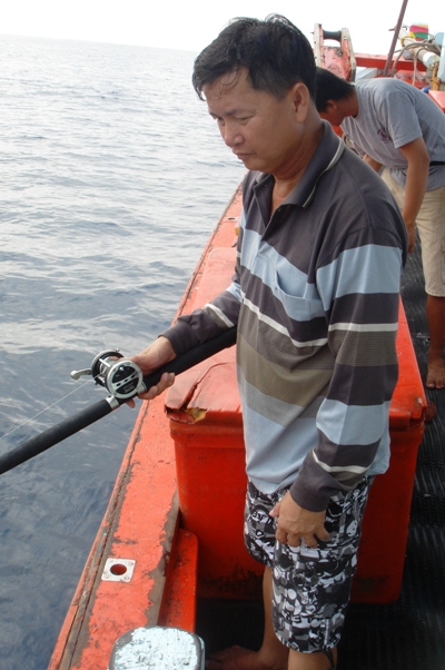 ทริพตกปลาที่หลักเเก๊สกับเรือท่องทะเล 29เม.ย-2พ.ค