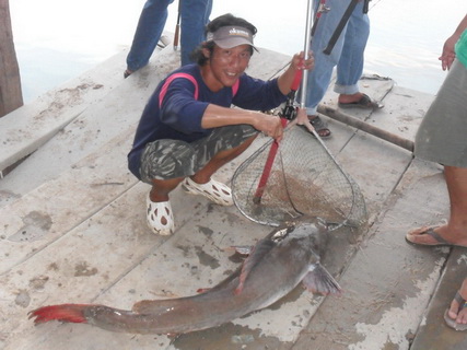 นักตกปลาเมืองกาญน์ตลุยบ่อดอนมะเกลือ