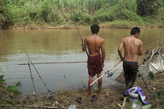 เอากัน......ถึงในน้ำ ที่น้ำชีหนองบัวแดง จ.ชัยภูมิ