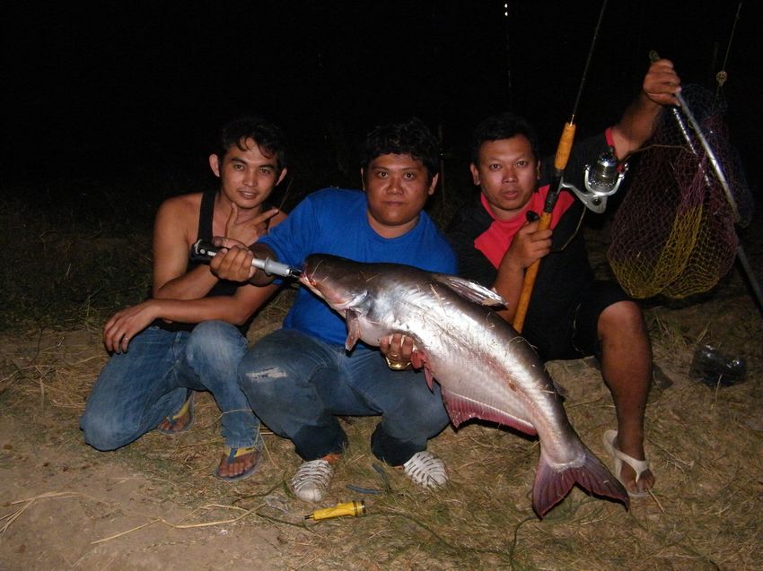 เพื่อชีวิตติดล้อ fishing on the road