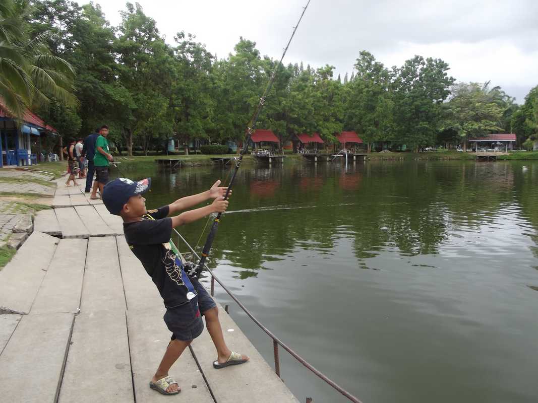 Fishing in the rain Cha am Fishing Park Fishing Photo