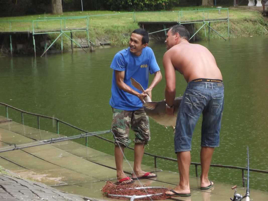 Fishing in the rain @ Cha-am Fishing Park