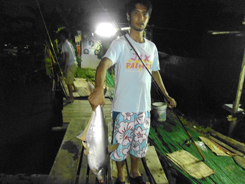 บ่อตกปลาลุงณัฐ ปลายไกด์วันพุธที่ 22 สิงหาคม 2555