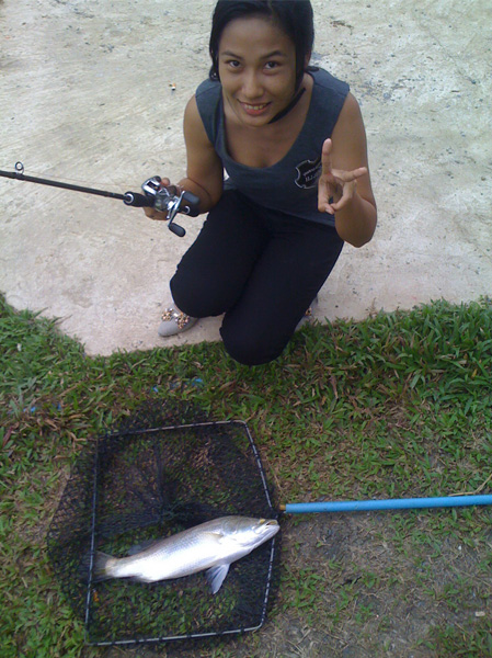 พา ผบ.ไปตกปลาครั้งแรกในชีวิต ^^
