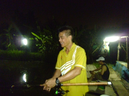 บ่อตกปลาลุงณัฐ ปลายไกด์วันเสาร์ที่ 13 ตุลาคม 2555