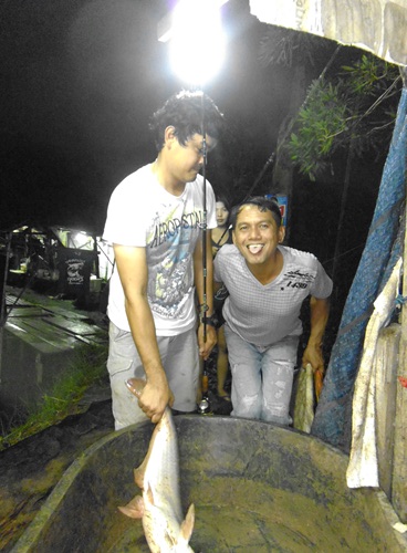 บ่อตกปลาลุงณัฐ ปลายไกด์วันพุธที่ 24 ตุลาคม 2555
