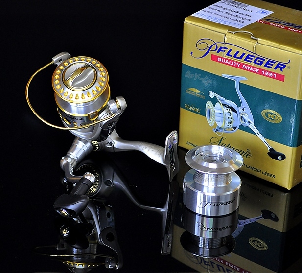 Pflueger Supreme8030MGX     vs     PFLUEGER President XT 6725