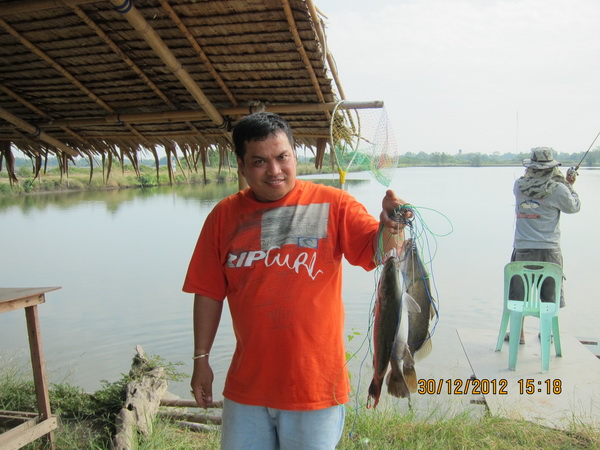 บ่อตกปลาน้องพลอย2