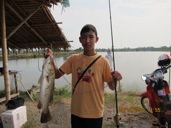 บ่อตกปลาน้องพลอย2