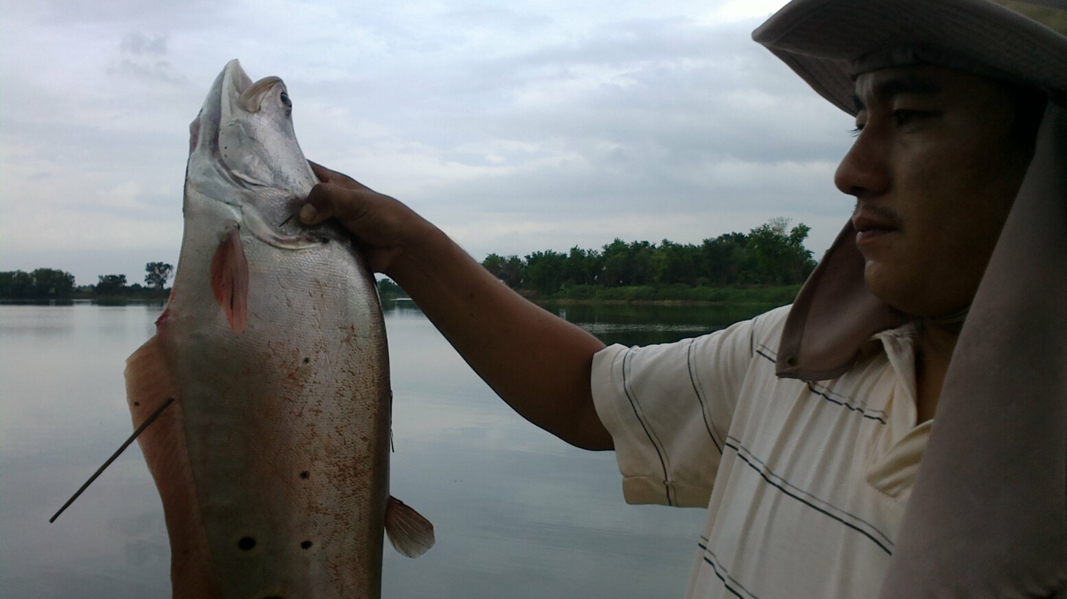 ปลากรายตัวแรกในชีวิตกับการตีเหยื่อปลอม