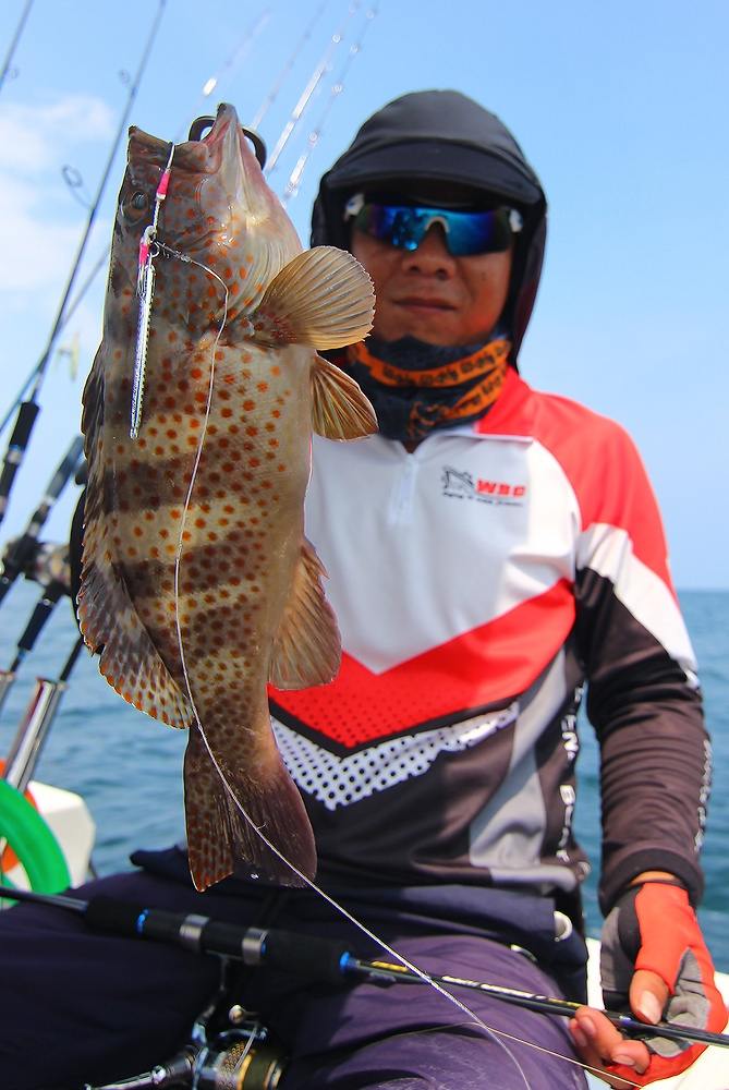 *** LIGHT JIGGING..กับ300ยอด FISHING BOAT***