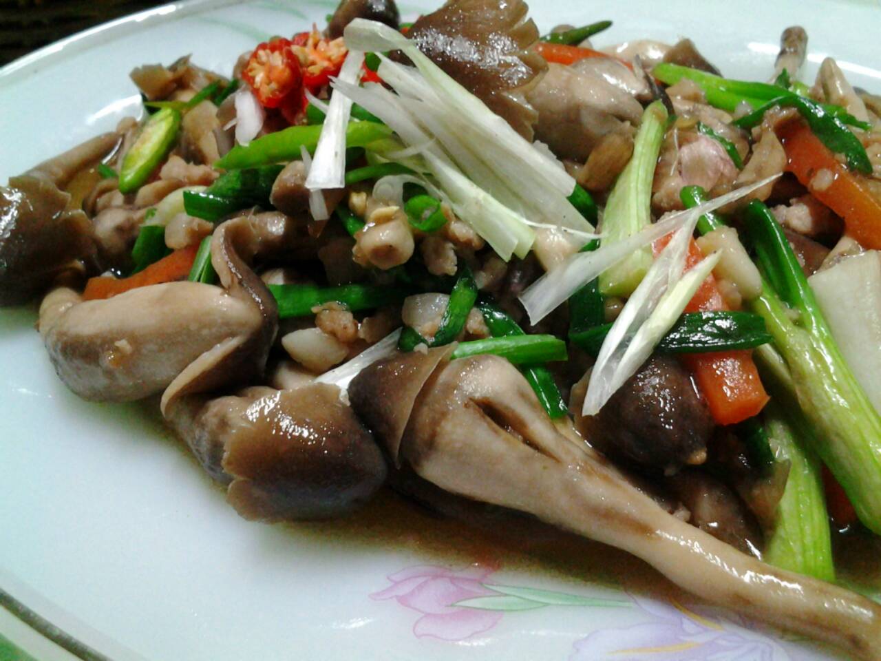 เห็ดโคนผัดน้ำมันหอย