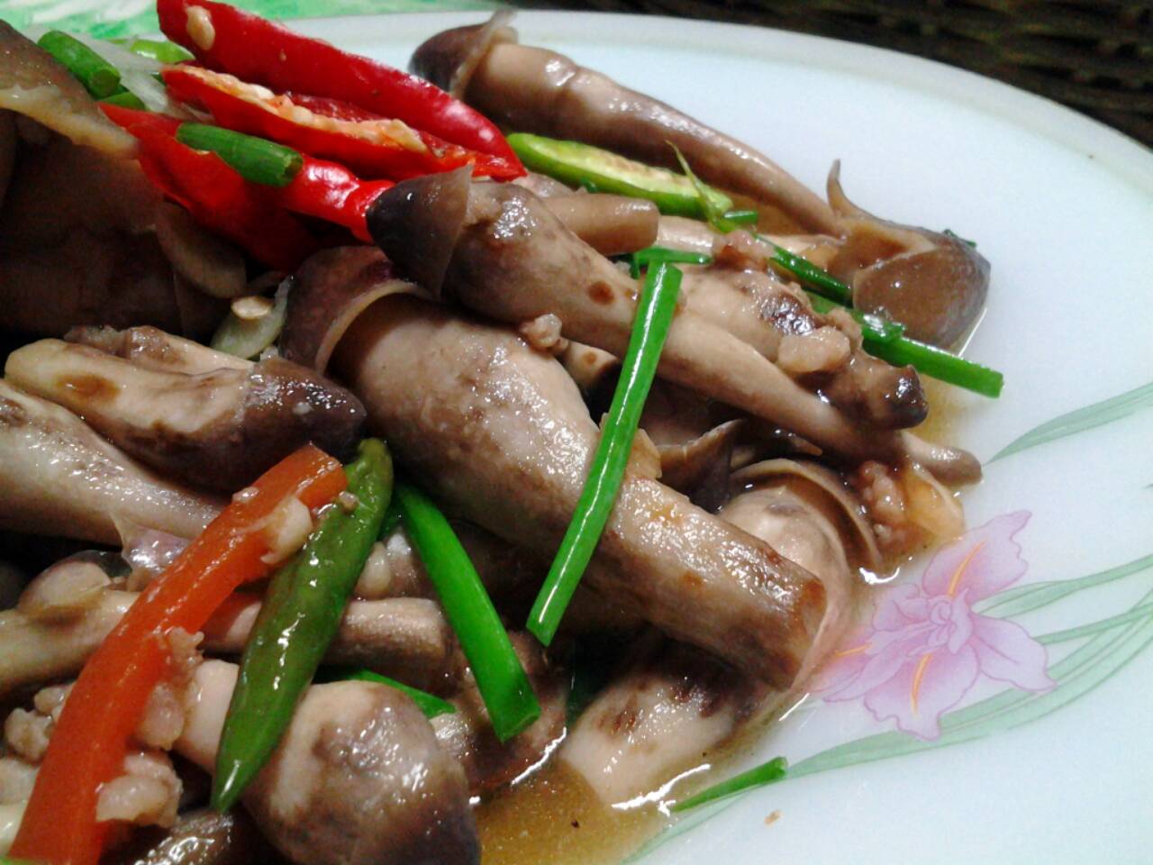 เห็ดโคนผัดน้ำมันหอย