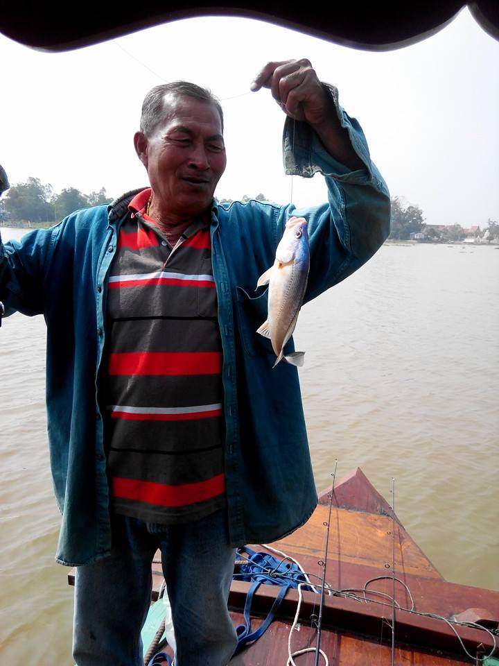 ล่องเรือตกปลาเจ้าพระยา ณ สามโคก วันน้ำไม่เดินนิ่งทั้งวัน  13/12/13