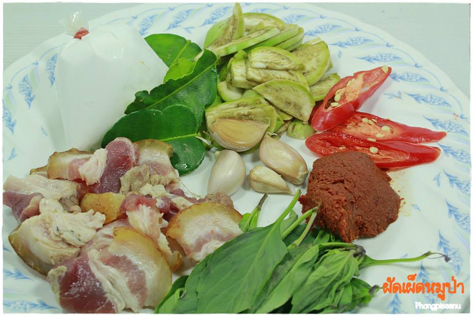 ผัดเผ็ดหมูป่าครับ