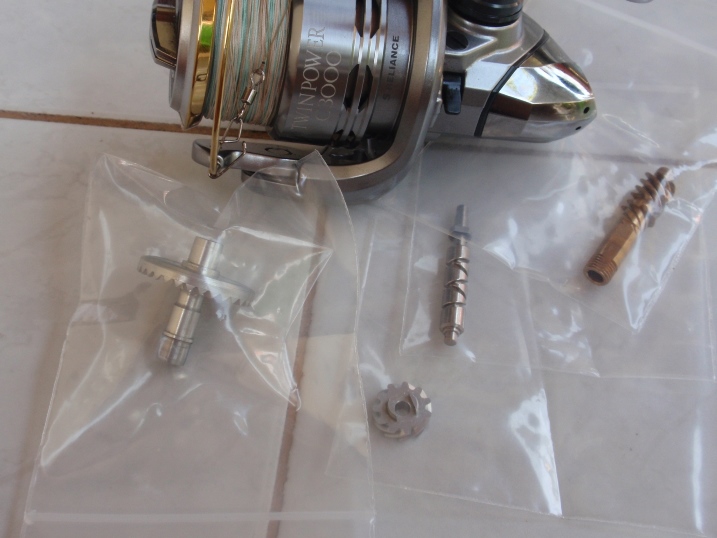 มาUpgrade Shimano Twinpower C3000 (2011) กันเถอะ+ทำไลน์โรเลอร์เป็น Double BB