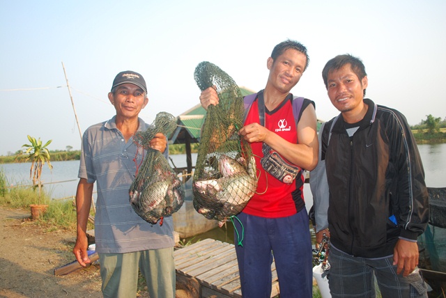 บ่อตกปลาหนุ่มบางวัว (บ่อปลารวม) วันที่ 9 - 03 - 57