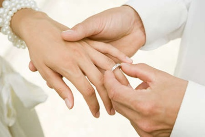 แหวนแต่งงาน VS นิ้วนางข้างซ้าย