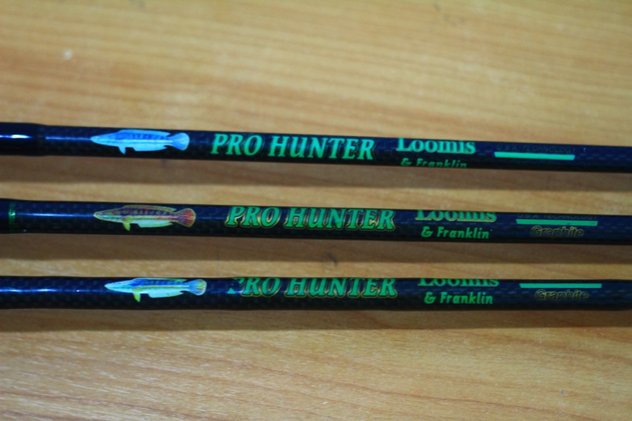 คัน Loomis PRO HUNTER   แบบโลโก้ คนละฝั่งกับข้อมูลคัน ให้น้าโน๊ต ดู ครับ