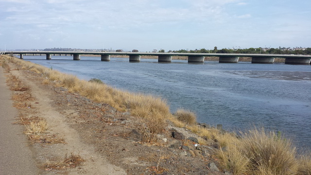 ตกปลาเวลาน้ำลง ที่ San Diego River รวมๆ